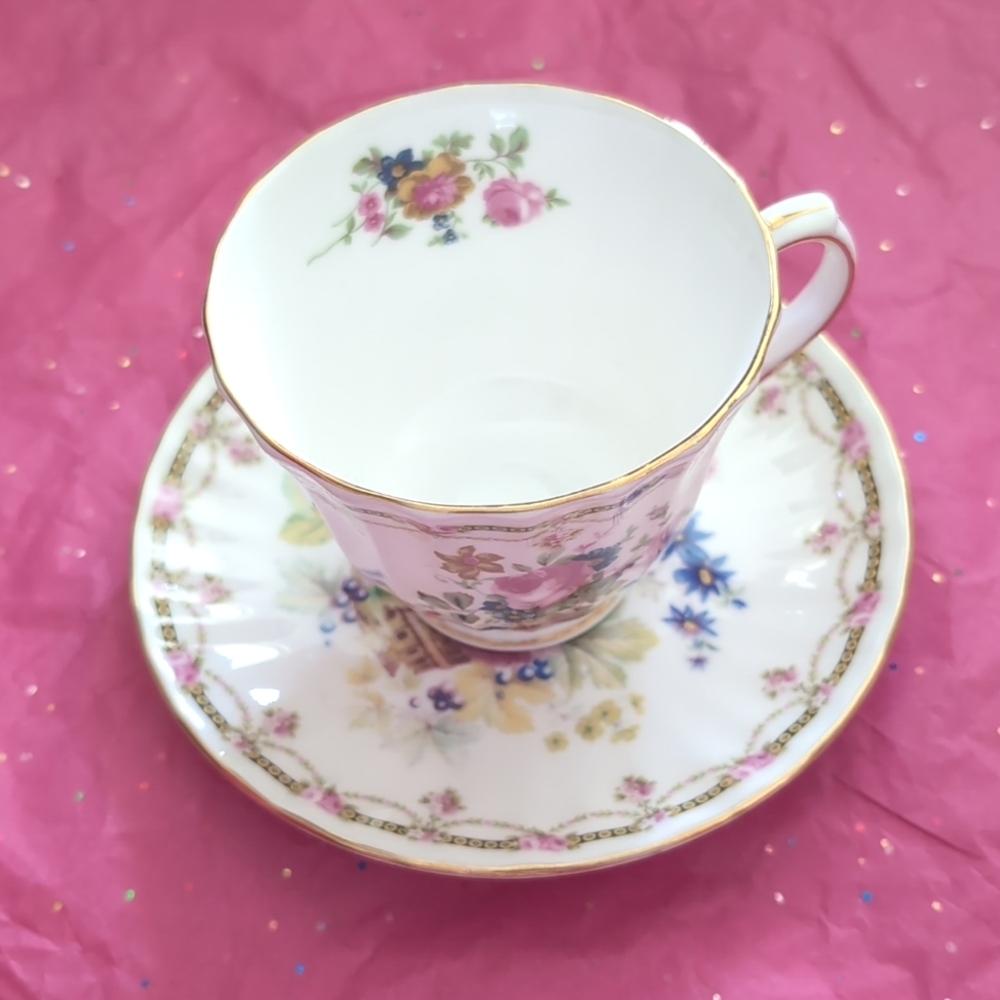 DUCHESS Ribbed Floral Fine Bone China Vintage Tea Cup and Saucer Set England